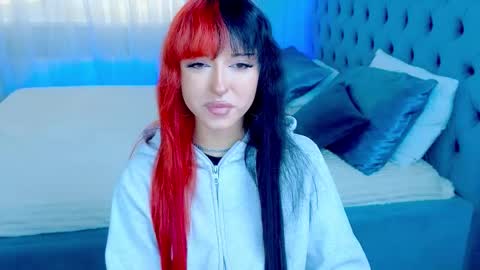 Snapshot of amiraaa__ chatting on February 3, 11:04 am online show from February 3, 11:04 am