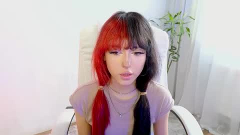 Snapshot of amiraaa__ chatting on February 21, 10:27 am online show from February 21, 10:27 am