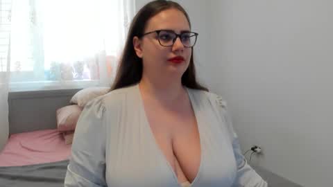 Snapshot of amiravyxen chatting on July 1, 7:43 am Amira Vyxen online show from July 1, 7:43 am