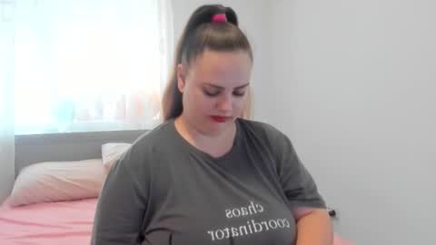 Snapshot of amiravyxen chatting on July 8, 8:41 am Amira Vyxen online show from July 8, 8:41 am