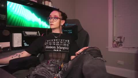   Am-er-in online show from April 15, 1:01 am