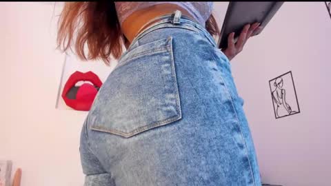 hi guys im ariani ill be off till december 1st for vacation if u want u can add me on snapchat by bio and talk or play there online show from December 9, 6:25 pm