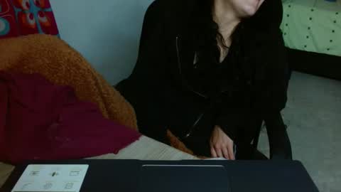 amitlu_ online show from October 24, 7:43 pm