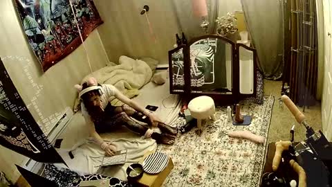 amituist online show from April 15, 1:51 pm