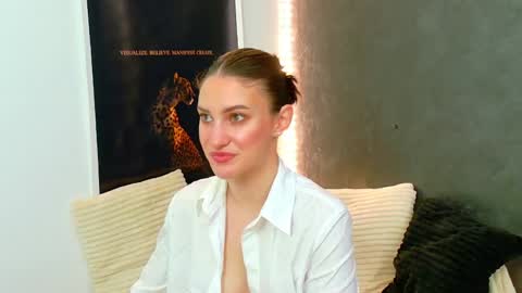 Snapshot of ammirra_a chatting on May 13, 4:32 am Amira online show from May 13, 4:32 am