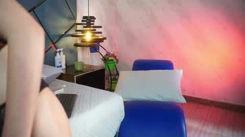 Snapshot of ammy_durand chatting on April 29, 7:20 pm ammy durand online show from April 29, 7:20 pm