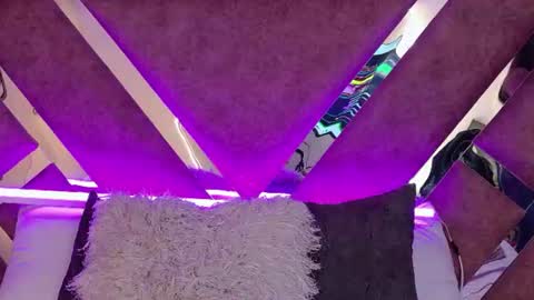 Snapshot of ammyjoness_ chatting on July 17, 7:52 pm Ammy Jones online show from July 17, 7:52 pm