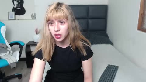 Snapshot of amnesiia_ chatting on October 22, 1:33 pm Amnesia online show from October 22, 1:33 pm