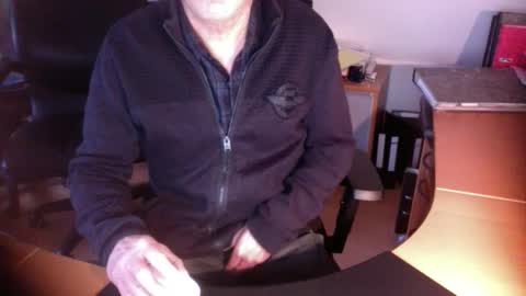 Snapshot of amor2200 chatting on February 10, 3:32 pm Amor2200 online show from February 10, 3:32 pm