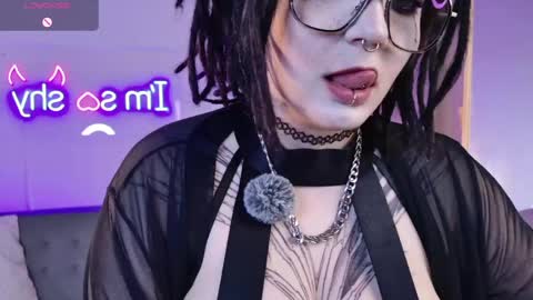Snapshot of amorefae chatting on May 15, 12:50 am amore online show from May 15, 12:50 am