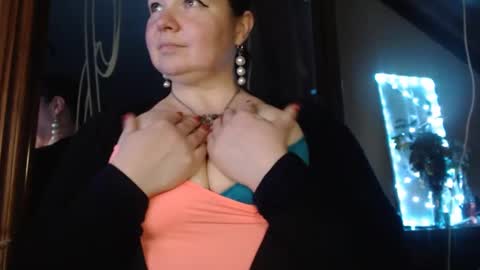 Snapshot of amorelara chatting on December 2, 2:52 pm amorelara online show from December 2, 2:52 pm