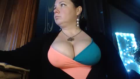 Snapshot of amorelara chatting on December 5, 4:23 pm amorelara online show from December 5, 4:23 pm