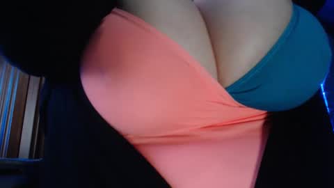 Snapshot of amorelara chatting on December 8, 5:50 am amorelara online show from December 8, 5:50 am