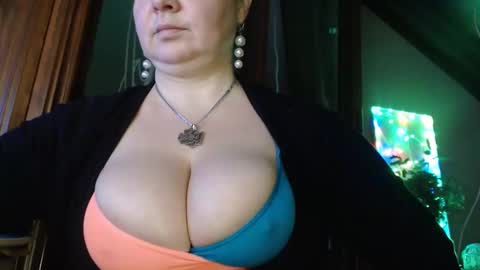 Snapshot of amorelara chatting on December 10, 8:51 am amorelara online show from December 10, 8:51 am