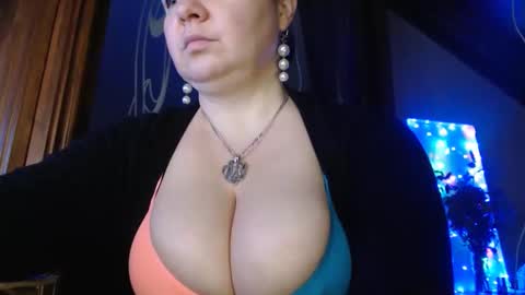 Snapshot of amorelara chatting on December 12, 6:47 am amorelara online show from December 12, 6:47 am