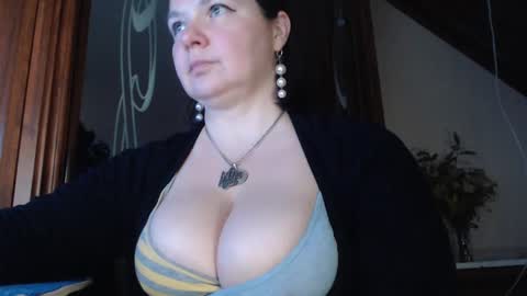 Snapshot of amorelara chatting on January 31, 2:28 pm amorelara online show from January 31, 2:28 pm