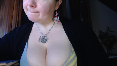 Snapshot of amorelara chatting on February 1, 4:14 am amorelara online show from February 1, 4:14 am