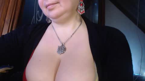 Snapshot of amorelara chatting on February 11, 5:37 am amorelara online show from February 11, 5:37 am