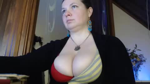 Snapshot of amorelara chatting on February 17, 1:10 pm amorelara online show from February 17, 1:10 pm