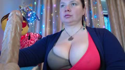 amorelara online show from March 8, 7:45 am