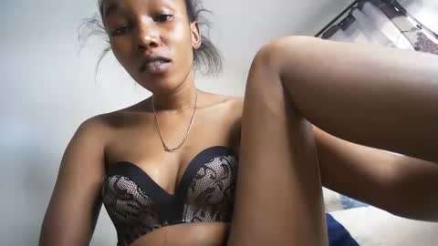Snapshot of amunetlover chatting on March 31, 9:21 am shantel online show from March 31, 9:21 am