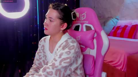 Snapshot of amy_bellel chatting on March 2, 9:49 am Amy follow me online show from March 2, 9:49 am