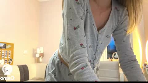 Snapshot of amy_chill chatting on May 6, 6:46 pm Amy Chill online show from May 6, 6:46 pm