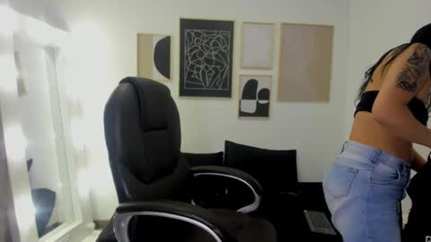 Snapshot of amy_fox2 chatting on February 13, 1:40 pm Amy online show from February 13, 1:40 pm