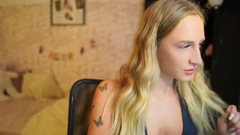 amy_johns_ online show from November 12, 9:10 am