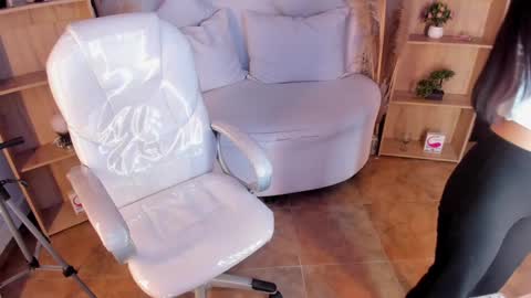 Snapshot of amy_kiitty chatting on December 4, 8:18 pm online show from December 4, 8:18 pm