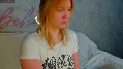 Snapshot of amy_kimberlly chatting on September 18, 12:01 am Amy online show from September 18, 12:01 am