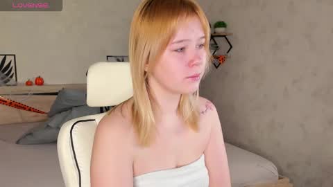 Amy online show from October 24, 12:30 am