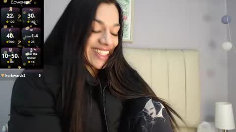 Snapshot of amy_le chatting on June 19, 1:37 pm Amy online show from June 19, 1:37 pm