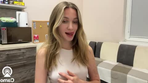 Snapshot of amy_meoww chatting on December 6, 6:06 pm amy_meoww online show from December 6, 6:06 pm