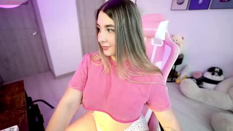 Snapshot of amy_ross1 chatting on October 13, 5:57 pm Daniela M online show from October 13, 5:57 pm