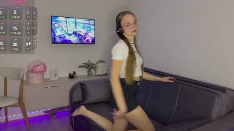 Snapshot of amy_yammy3 chatting on July 2, 6:36 pm Amy online show from July 2, 6:36 pm