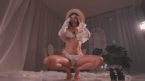 Amy Armstrong online show from April 6, 4:46 am