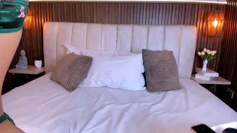 amy online show from April 2, 11:52 am