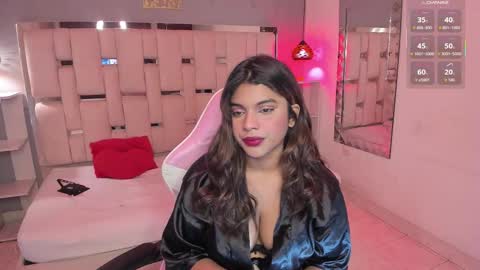 amyevan_ online show from December 3, 9:35 pm