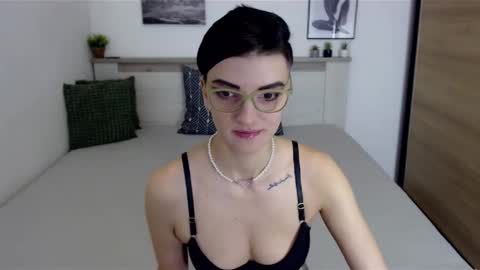 Snapshot of amylexy chatting on December 6, 12:05 pm Hi there guys  My pleasure in your hands  pvt is open online show from December 6, 12:05 pm
