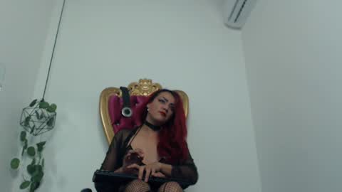 Snapshot of amyredqueen_ chatting on December 5, 9:17 pm Amy Redqueen online show from December 5, 9:17 pm