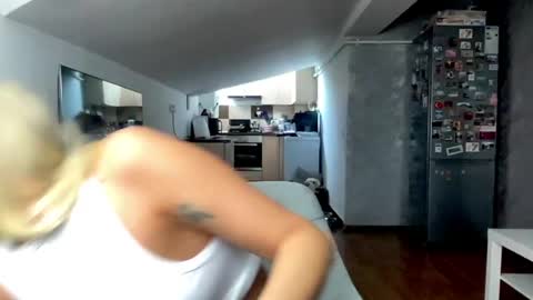 Snapshot of amyroberta92 chatting on March 2, 7:37 am amyroberta92 online show from March 2, 7:37 am