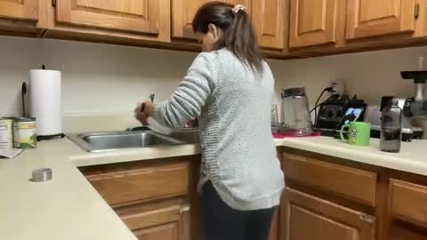 Amy Smilez online show from December 2, 2:30 pm