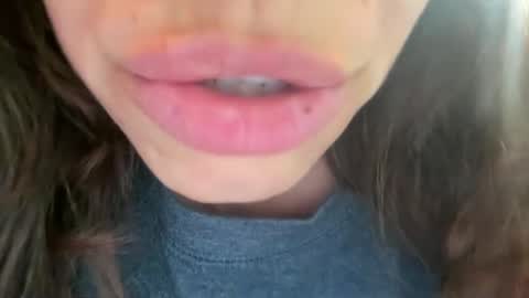 Amy Smilez online show from December 4, 5:00 pm