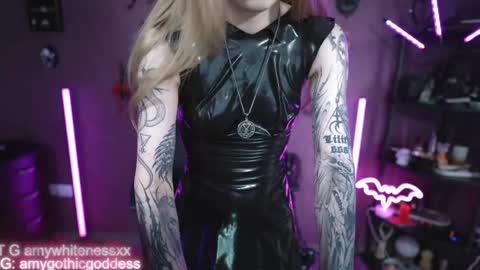 Snapshot of amywhitenessxx chatting on May 11, 12:11 pm Amy switch Goddess divine Mistress online show from May 11, 12:11 pm