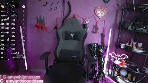Snapshot of amywhitenessxx chatting on May 16, 11:09 am Amy switch Goddess divine Mistress online show from May 16, 11:09 am