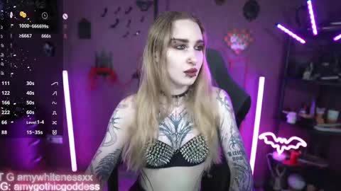 Snapshot of amywhitenessxx chatting on May 29, 2:37 pm Amy switch Goddess divine Mistress online show from May 29, 2:37 pm