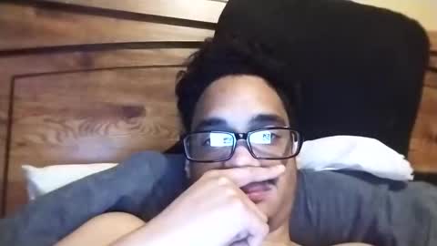 Snapshot of an377432 chatting on February 23, 1:24 am an377432 online show from February 23, 1:24 am