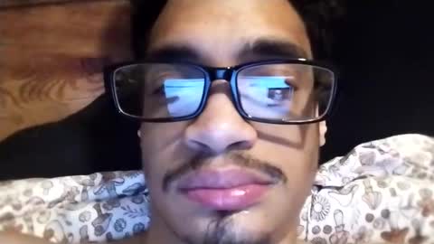 Snapshot of an377432 chatting on March 5, 1:52 am an377432 online show from March 5, 1:52 am