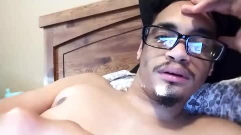 Snapshot of an377432 chatting on March 5, 11:27 pm an377432 online show from March 5, 11:27 pm